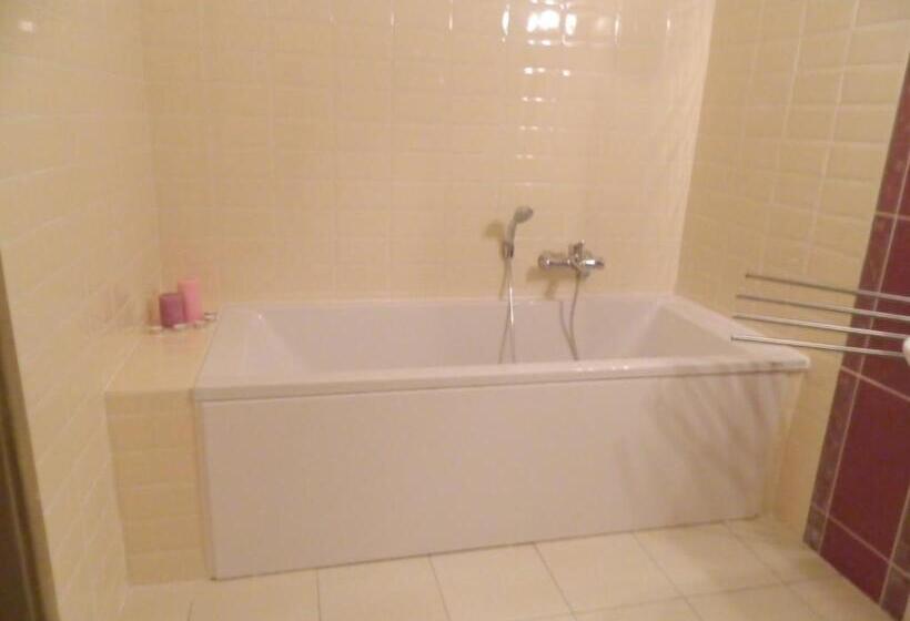 סוויטה דלוקס, Kaštieľ Biela Dáma A čierny Rytier