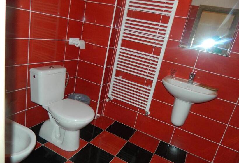 חדר סופריור, Kaštieľ Biela Dáma A čierny Rytier