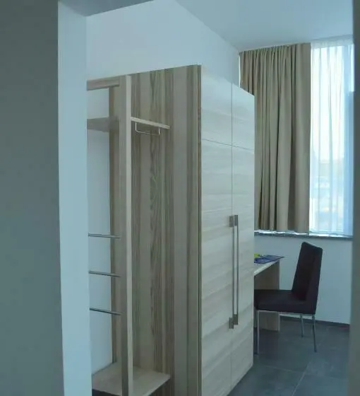 Habitació Estàndard, Turmöl