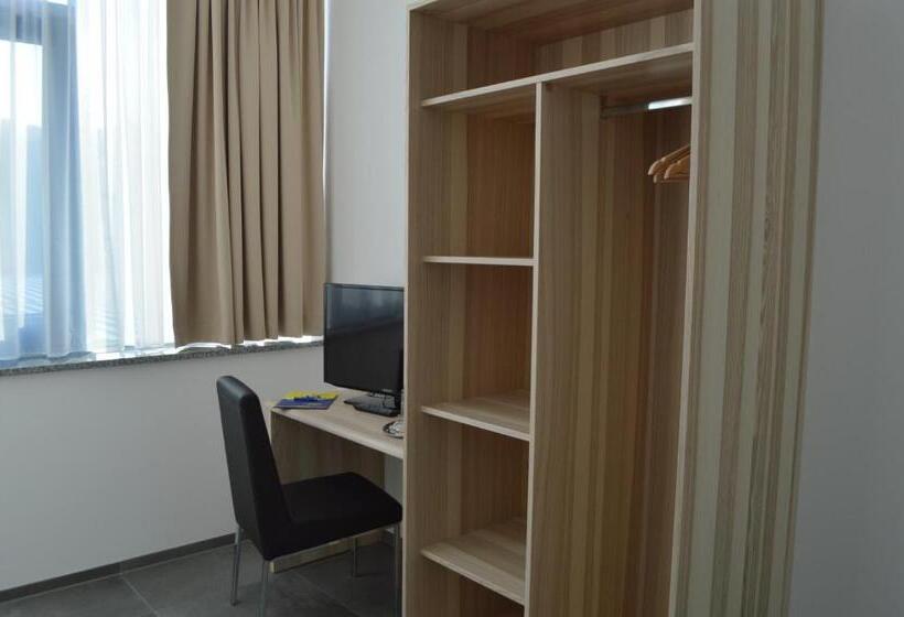 스탠다드 싱글 룸, Turmöl