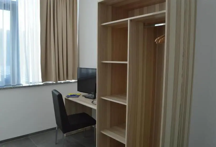 Habitación Estàndard Individual, Turmöl