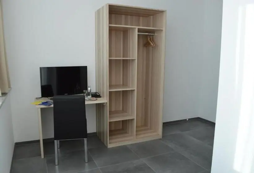 Habitación Estàndard Individual, Turmöl