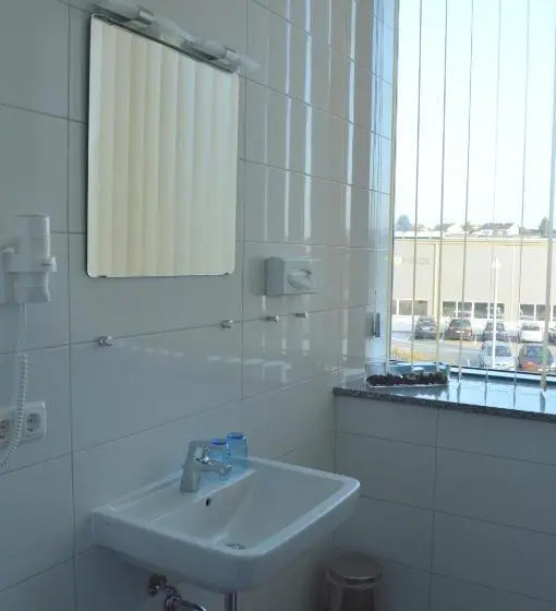Habitació Estàndard, Turmöl