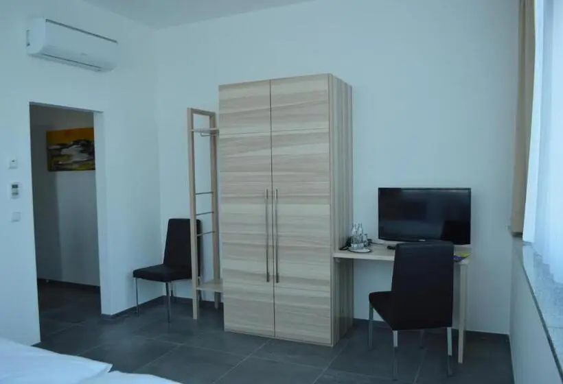 Habitació Estàndard, Turmöl
