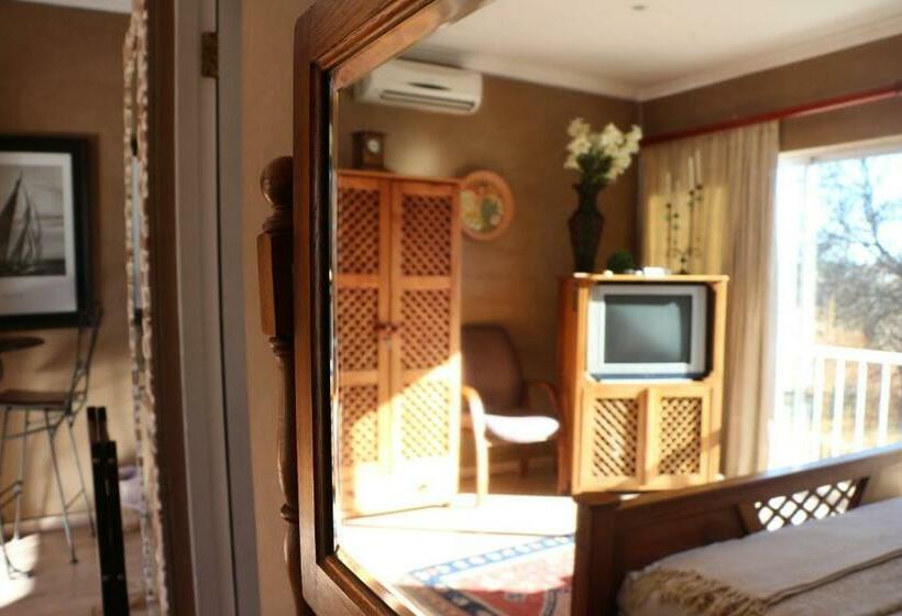 جناح, Indigo Moon Guesthouse