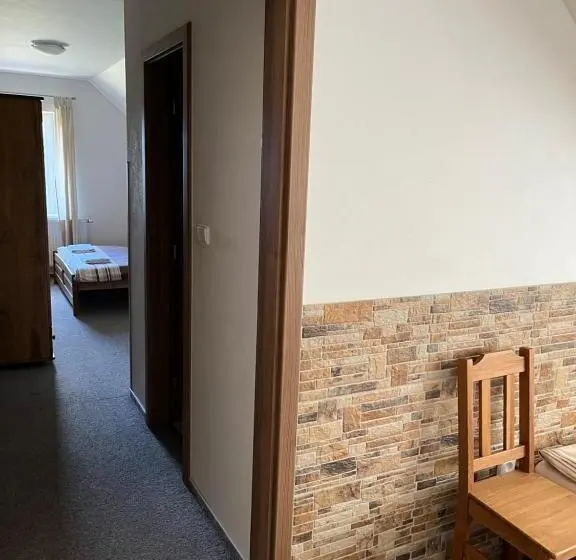 Camera Familiare, Na Planýrce