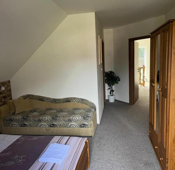 Четырехместный Номер Стандарт с Балконом, Na Planýrce