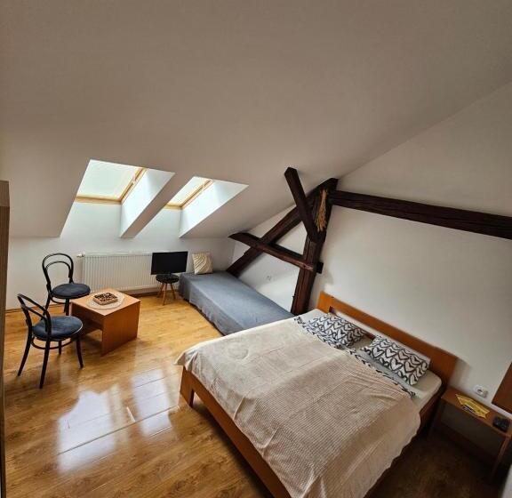 스탠다드 트리플 룸, Penzion Podzámčí