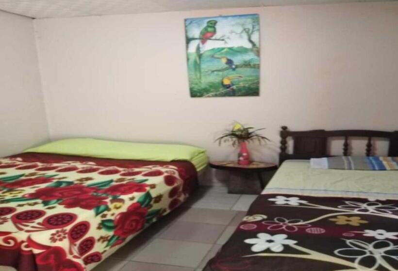 غرفة قياسية ثلاثية, Hostal Familiar El ángel Panamá B&b