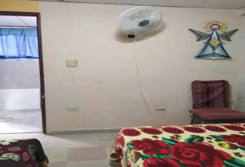 غرفة قياسية ثلاثية, Hostal Familiar El ángel Panamá B&b