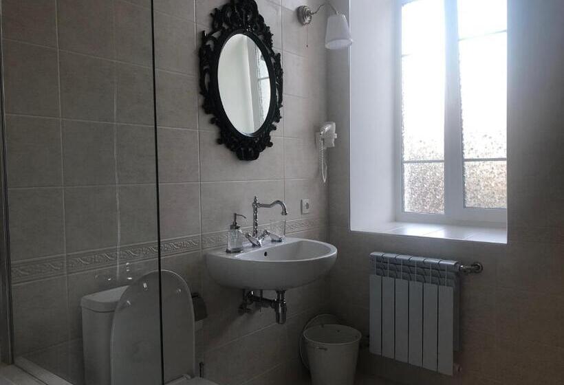 小型套房, Budynok Pyschevycha