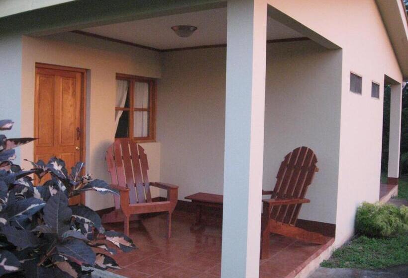 이코노미 룸, La Omaja