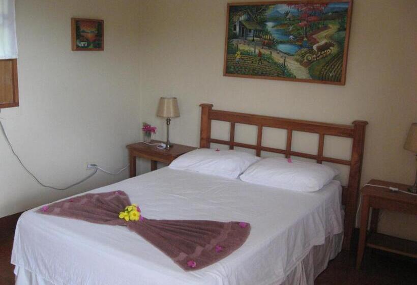 이코노미 룸, La Omaja