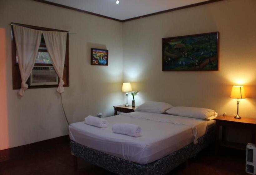 이코노미 룸, La Omaja