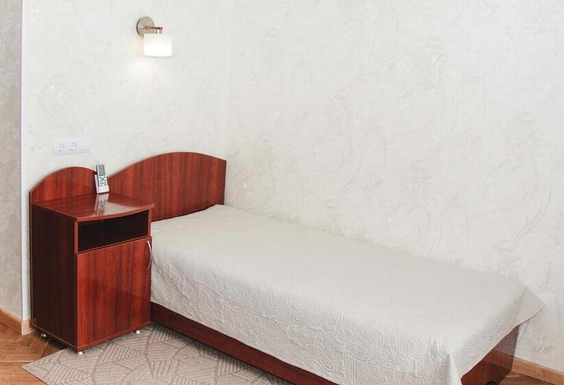 غرفة قياسية ثلاثية, Sluch