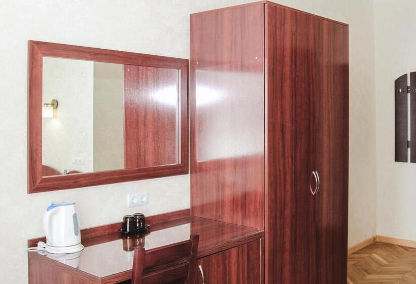 غرفة قياسية ثلاثية, Sluch