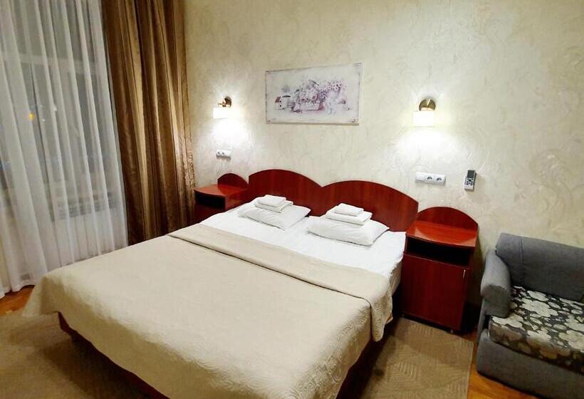 غرفة قياسية ثلاثية, Sluch