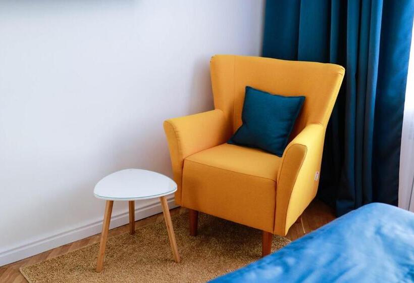 جناح ديلوكس, Sluch