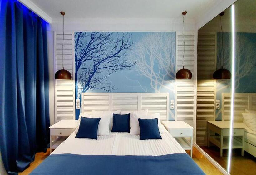 جناح ديلوكس, Sluch