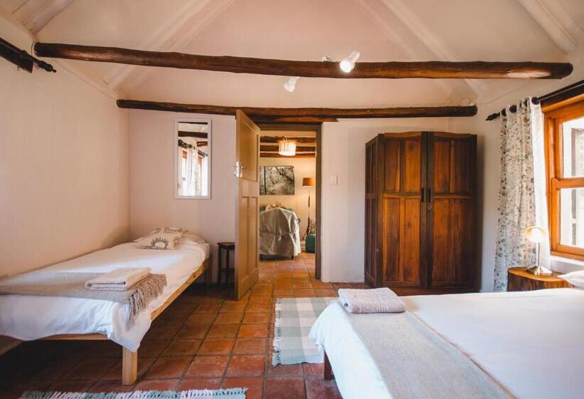 منزل غرفة نوم واحدة, Strawberry Hill Farm