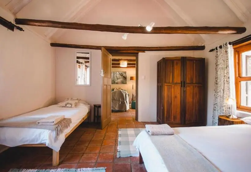 １ベッドルームハウス, Strawberry Hill Farm