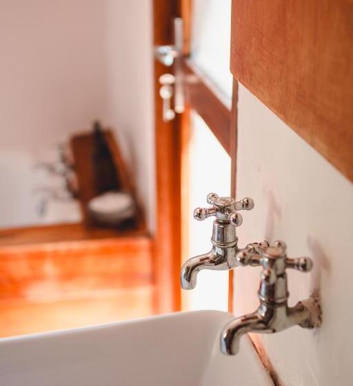 منزل غرفة نوم واحدة, Strawberry Hill Farm