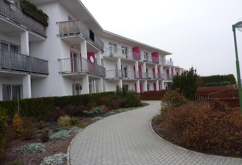 标准工作室, Guest House Beroun