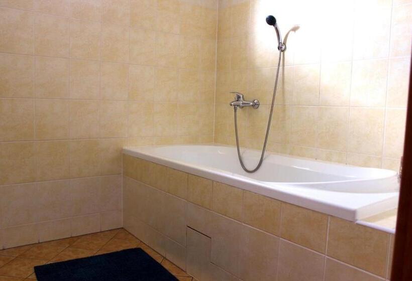 3间卧室的房子, Guest House Beroun