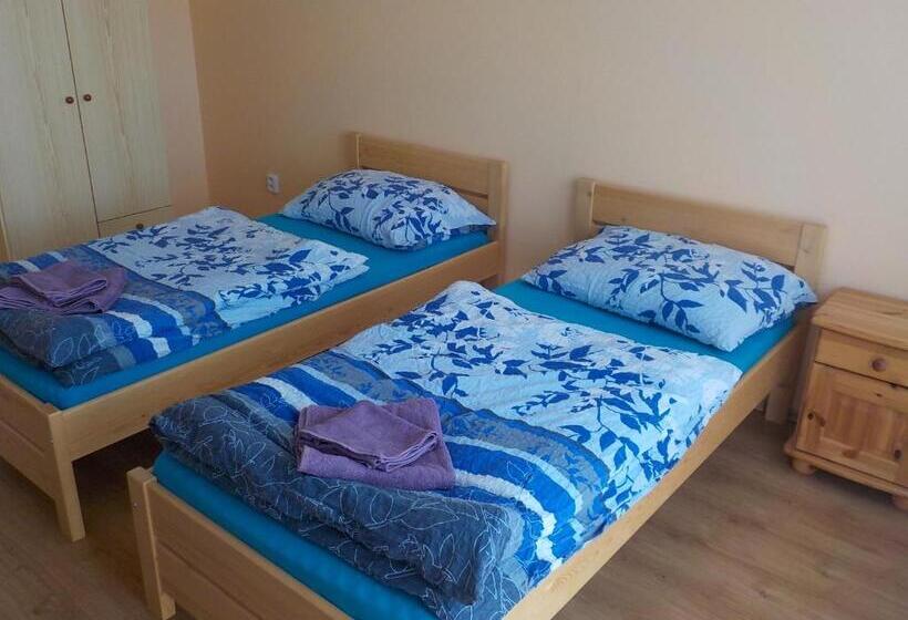 3间卧室的房子, Guest House Beroun