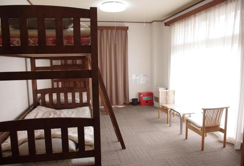 חדר סטנדרטי לארבעה עם חדר אמבטיה משותף, Guesthouse E Ne