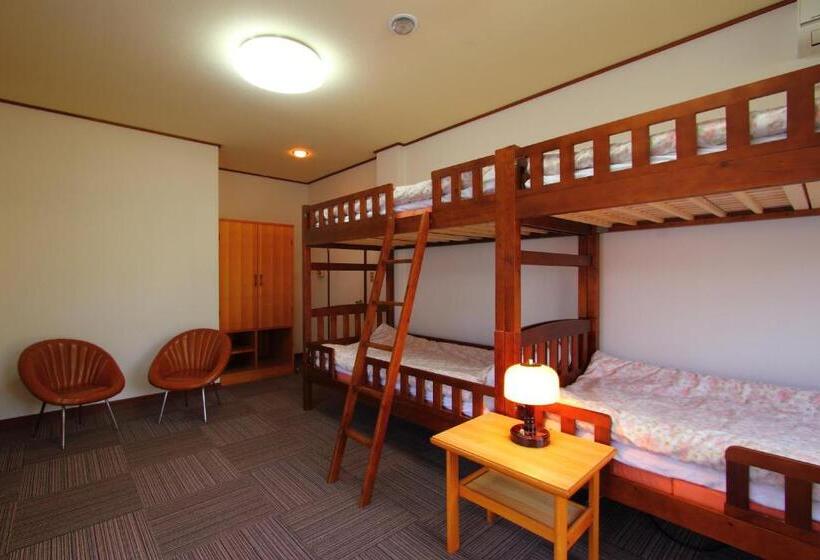 Номер Стандарт Четырехместный Совместный Санузел, Guesthouse E Ne