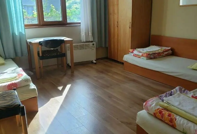 庭の見えるスタンダードトリプルルーム, Mihaela Lake Retreat