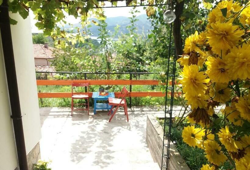 庭の見えるスタンダードトリプルルーム, Mihaela Lake Retreat