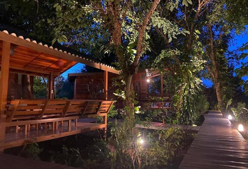 キングサイズベッドのスタンダードルーム, Romyen House