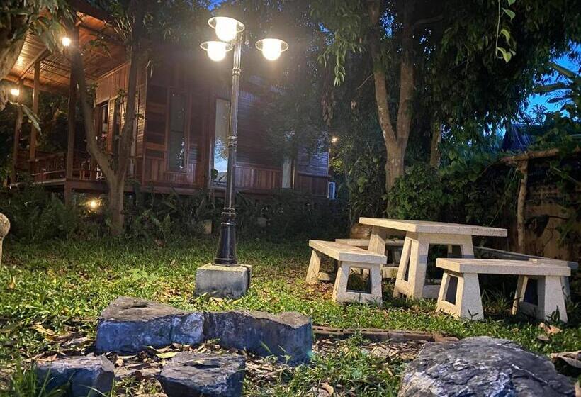 キングサイズベッドのスタンダードルーム, Romyen House