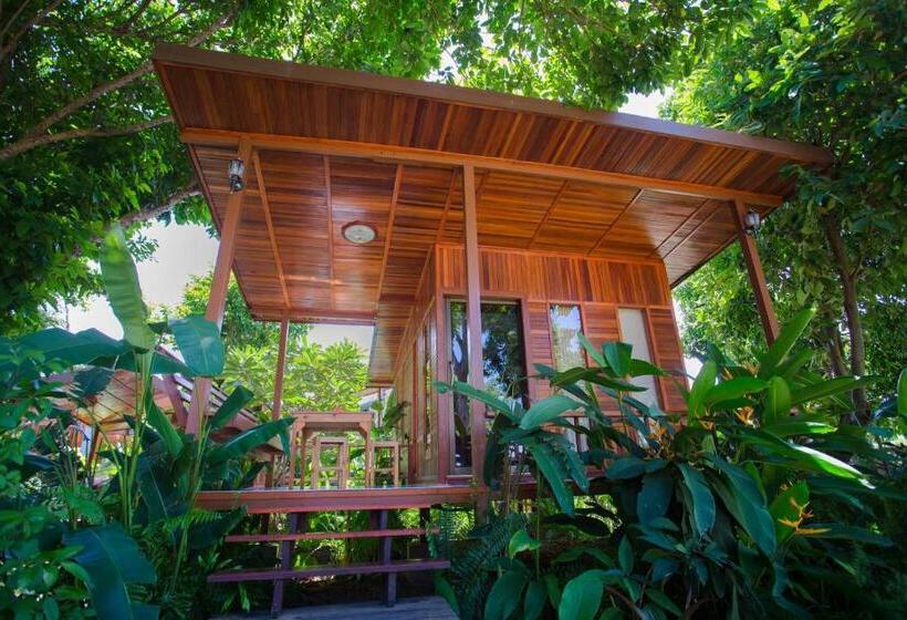 キングサイズベッドのスタンダードルーム, Romyen House