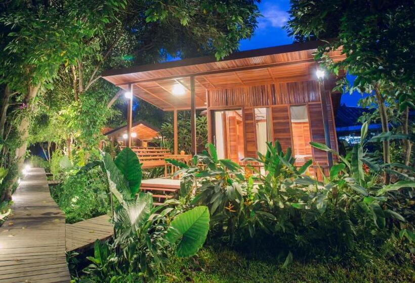 キングサイズベッドのスタンダードルーム, Romyen House