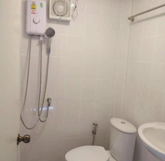 Standard studio with lake view, Romyen House