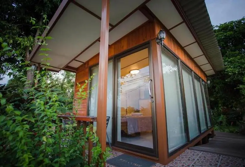 Standard studio with lake view, Romyen House