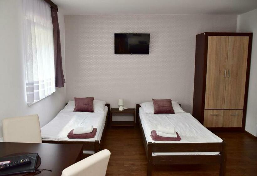 Standard Neljän Hengen Huone, Pension U Krbu