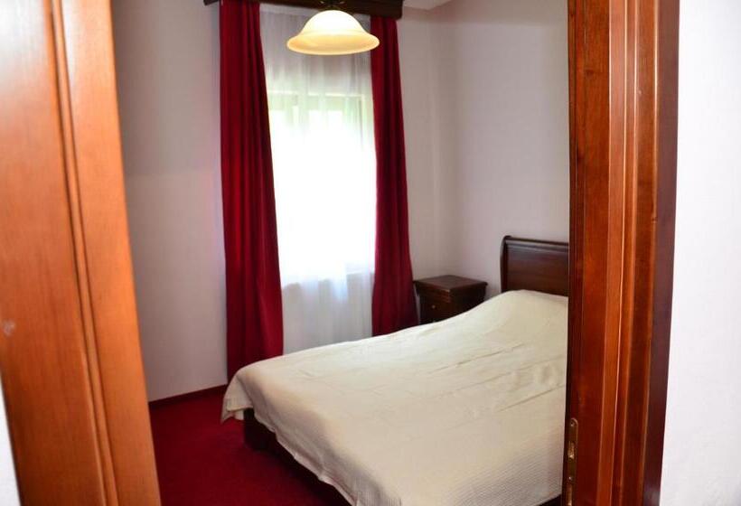 סטודיו משפחתי, Pensiunea Valea Pinului