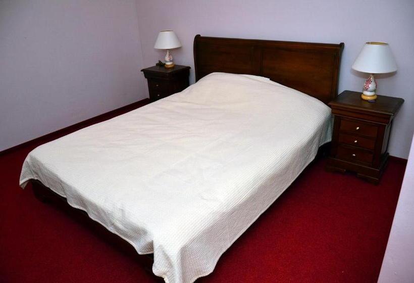 סטודיו משפחתי, Pensiunea Valea Pinului