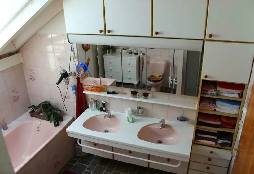 バス共有のスタンダードルーム, Bed & Breakfast Wepfer