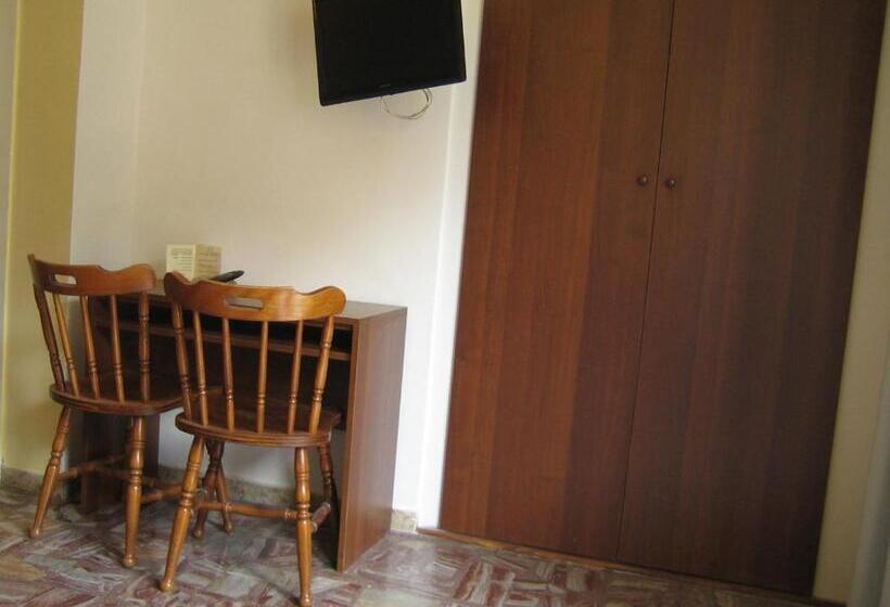 标准三人间, Albergo Carpino