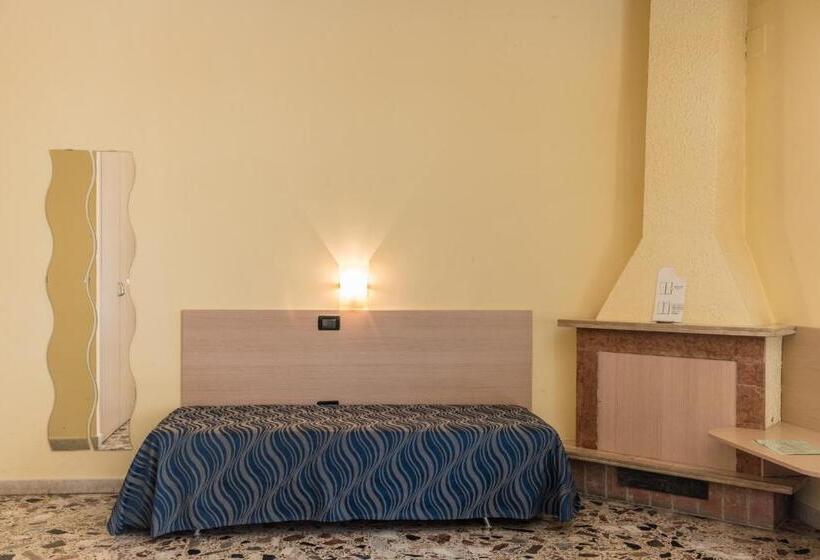 标准三人间, Albergo Carpino