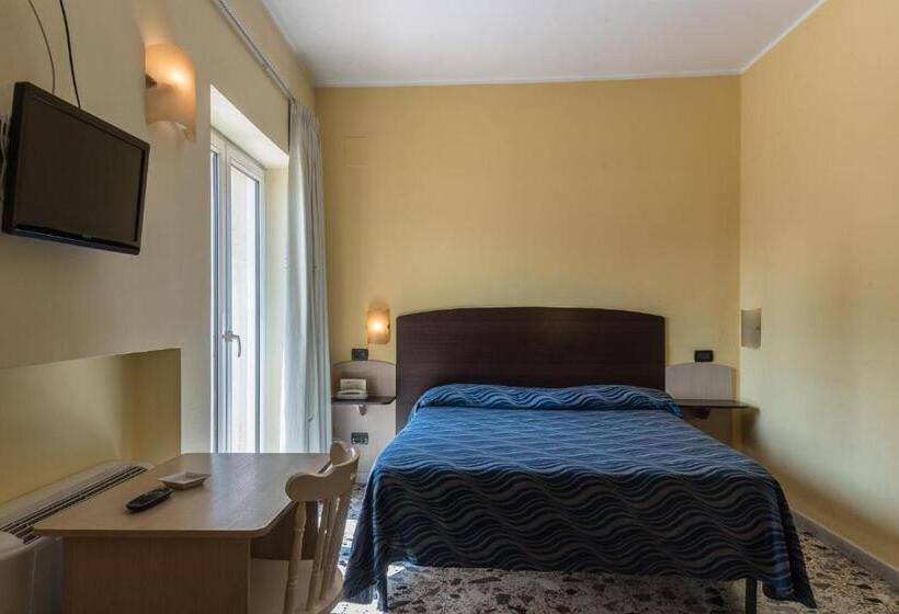 标准三人间, Albergo Carpino