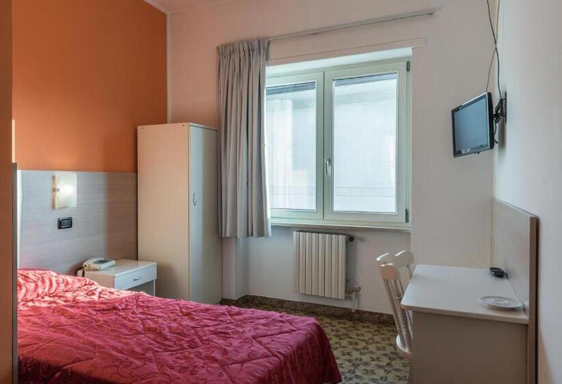 Номер Стандарт Индивидуальный, Albergo Carpino