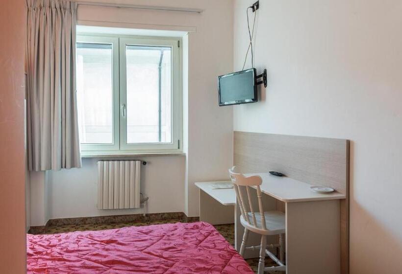 标准单人间, Albergo Carpino