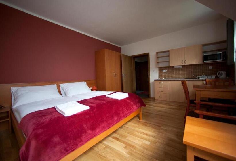 سوییت جونیور, Kramářova Chata