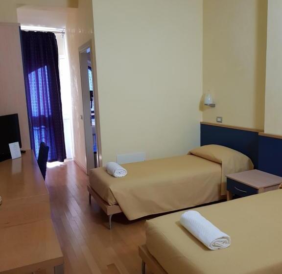 חדר סטנדרט לשלושה, Le Cardinal